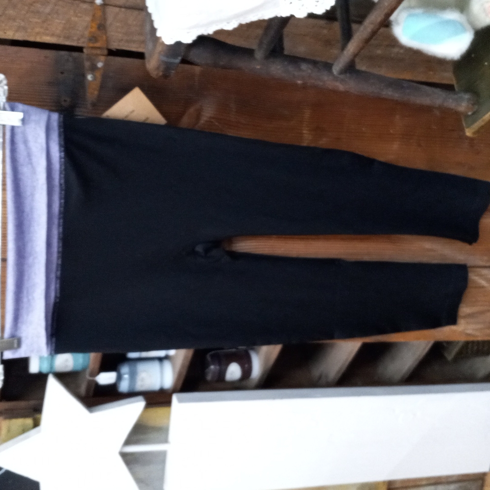 Maze Collection NWT black/purple leggings sz S/M